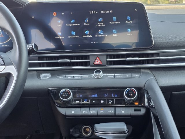Used 2024 Hyundai Elantra SEL w/ Convenience Package FWD image 5