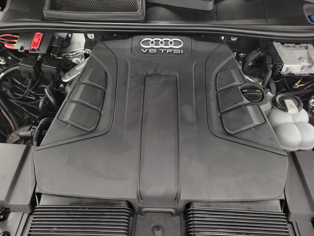 Used 2018 Audi Q7 3.0T Premium AWD/4WD image 8