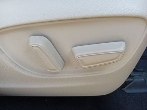 Used 2023 Toyota Highlander XLE FWD image 35