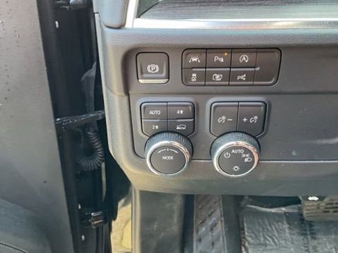 Used 2025 Chevrolet Tahoe LS image 19