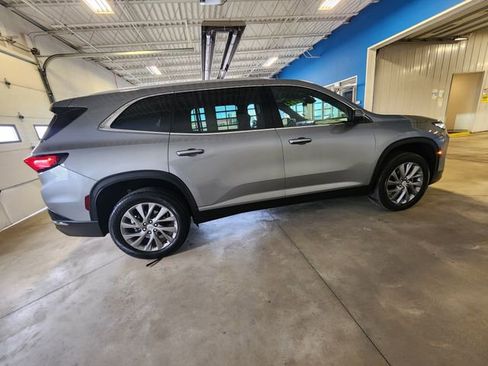 Certified 2025 Buick Enclave Preferred image 5