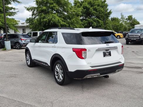 Used 2021 Ford Explorer XLT w/ Equipment Group 202A AWD/4WD image 8