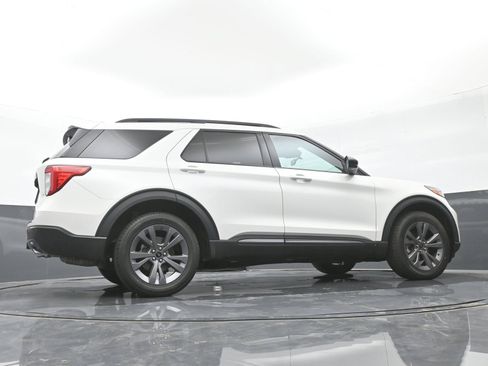 Used 2023 Ford Explorer XLT w/ Equipment Group 202A AWD/4WD image 41