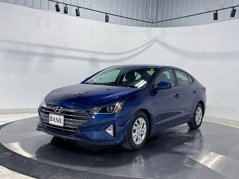 Used 2020 Hyundai Elantra SE w/ Winter Weather Package image 8