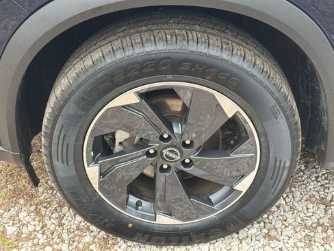 Used 2025 Nissan Rogue SV image 32