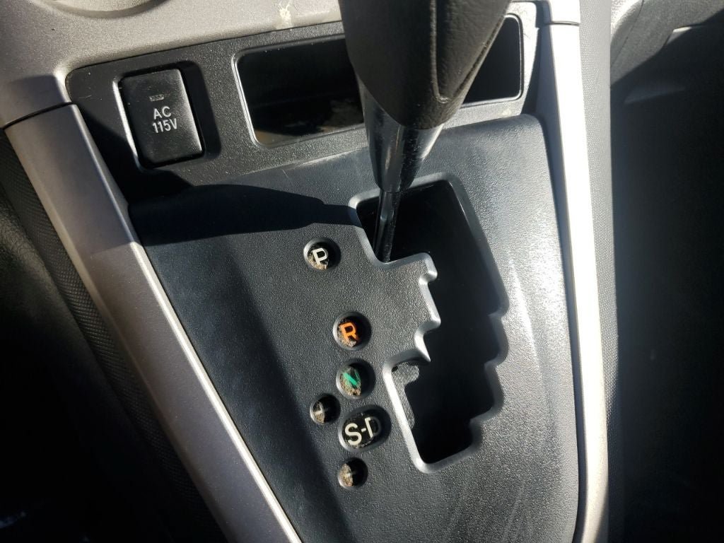 Used 2009 Pontiac Vibe w/ Preferred Package FWD image 31