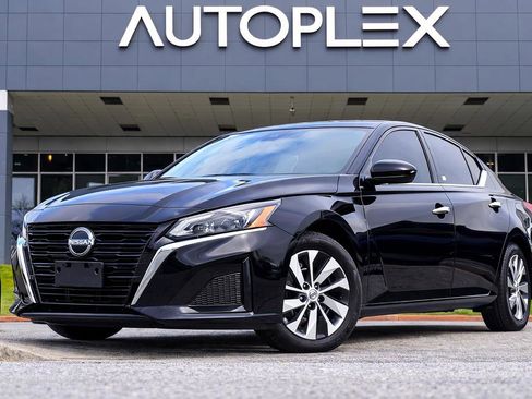 Used 2024 Nissan Altima 2.5 S image 1