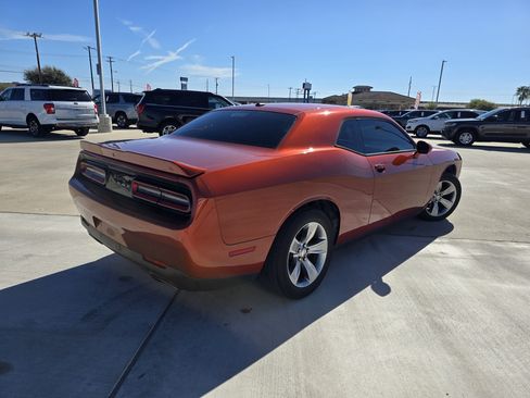 Used 2020 Dodge Challenger SXT image 5