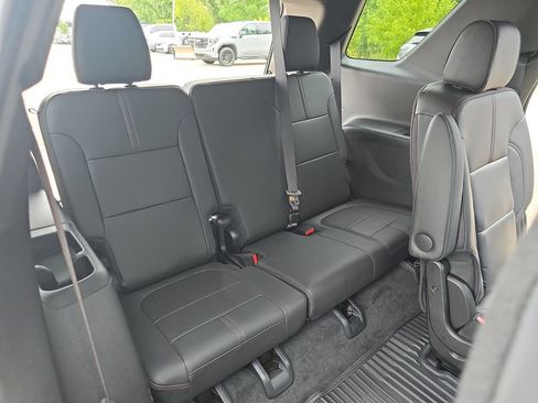 Used 2023 Chevrolet Traverse RS AWD/4WD image 12