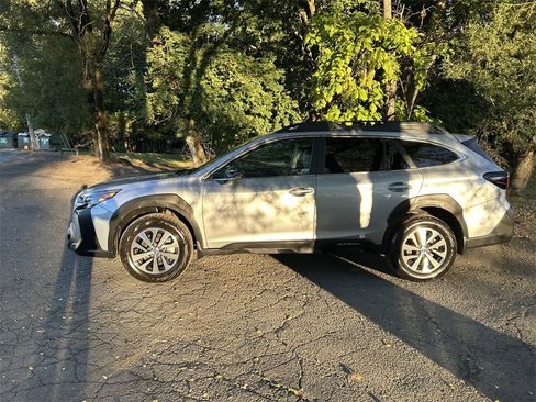 Certified 2025 Subaru Outback Premium image 5