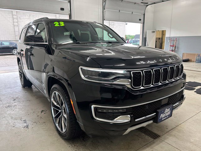 Used 2023 Jeep Wagoneer Series III w/ Premium Group I AWD/4WD image 3