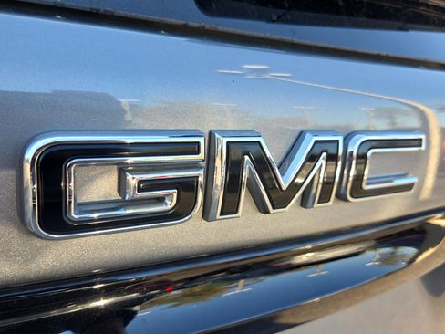 Used 2023 GMC Terrain SLE w/ Driver Convenience Package image 15