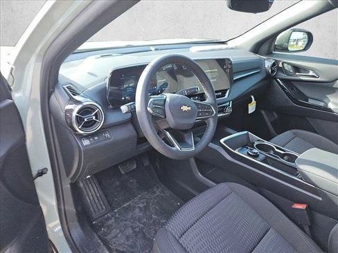 Used 2026 Chevrolet Equinox LT w/ Safety and Technology Package FWD image 3