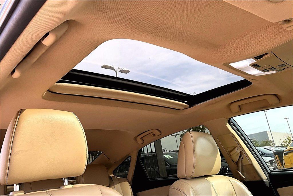 Used 2013 Toyota Avalon Limited w/ Technology Pkg FWD image 20