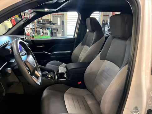 Used 2025 Toyota Tacoma TRD Off-Road image 10