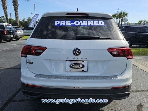 Used 2022 Volkswagen Tiguan SE FWD image 4