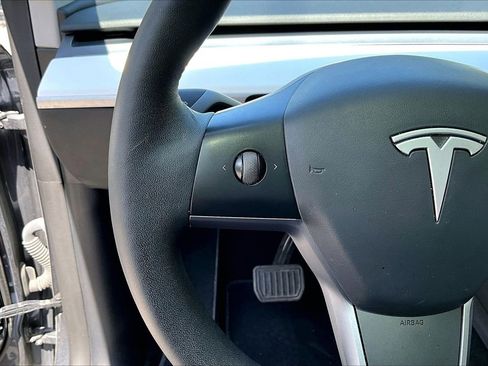 Used 2023 Tesla Model Y Long Range AWD/4WD image 10