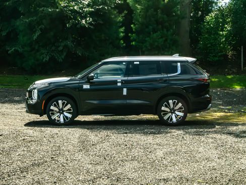 New 2025 Mitsubishi Outlander AWD image 4