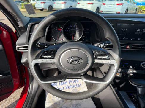 Used 2022 Hyundai Elantra SEL image 8