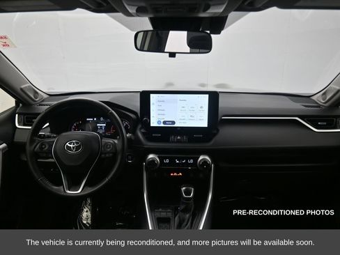 Used 2023 Toyota RAV4 XLE Premium image 15