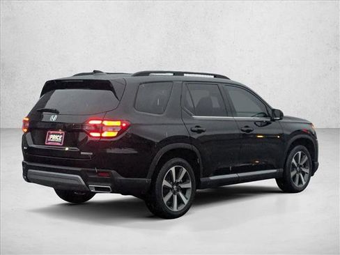 Used 2023 Honda Pilot Touring image 5