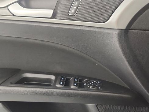 Used 2020 Ford Fusion SE image 6