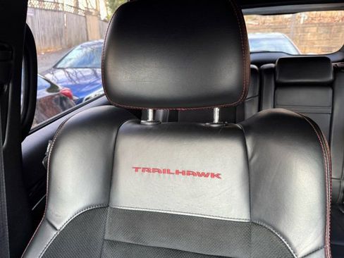 Used 2017 Jeep Grand Cherokee Trailhawk image 13