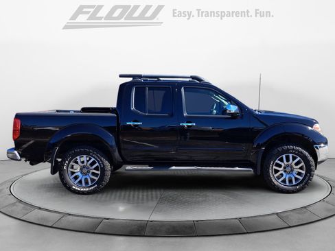 Used 2011 Nissan Frontier SL image 9