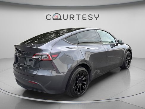 Used 2025 Tesla Model Y Long Range RWD image 7