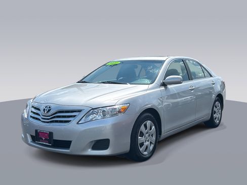 Used 2010 Toyota Camry LE image 7