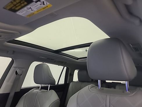 Used 2025 Toyota Highlander Platinum AWD/4WD image 47