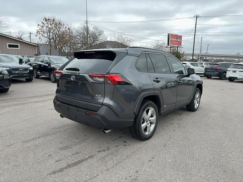 Used 2021 Toyota RAV4 XLE Premium image 6