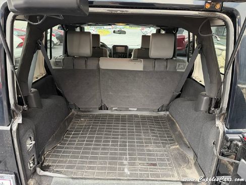 Used 2007 Jeep Wrangler Unlimited X w/ Dual Top Group RWD image 8