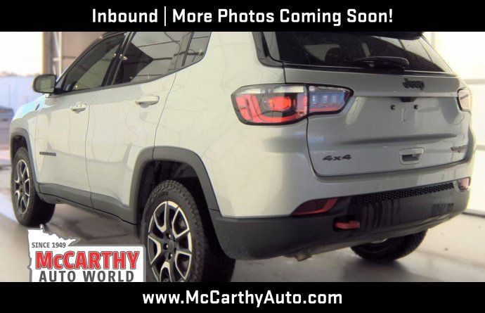 Used 2025 Jeep Compass Trailhawk AWD/4WD image 5