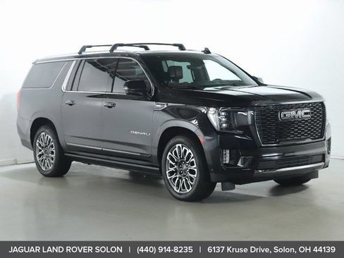Used 2023 GMC Yukon XL Denali Ultimate AWD/4WD image 11