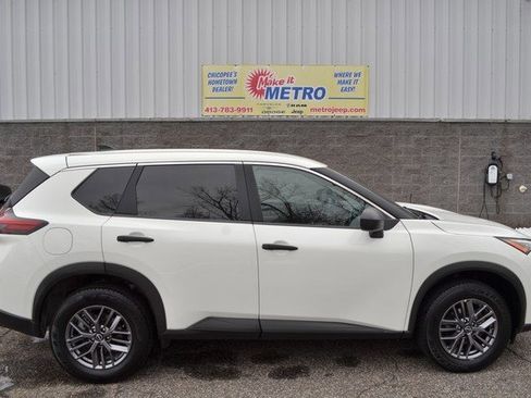 Used 2024 Nissan Rogue S image 9