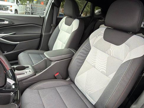 New 2026 Chevrolet Trax RS w/ Sunroof Package FWD image 5