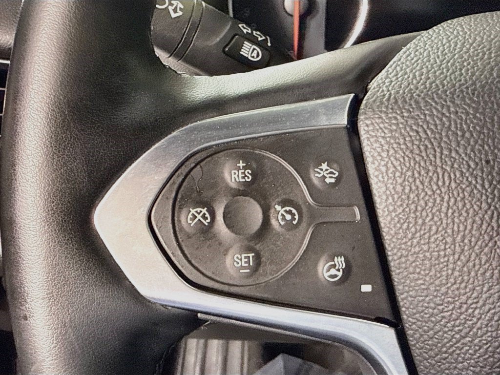Used 2023 Chevrolet Traverse Premier FWD image 13