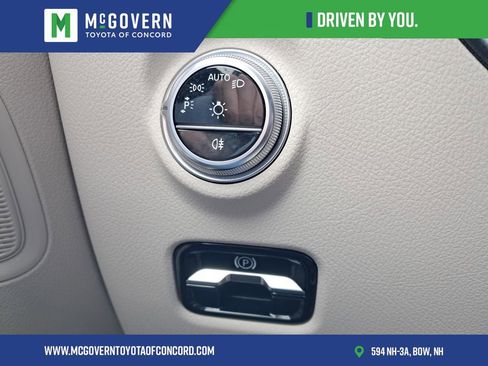 Used 2023 Mercedes-Benz C 300 4MATIC Sedan image 25