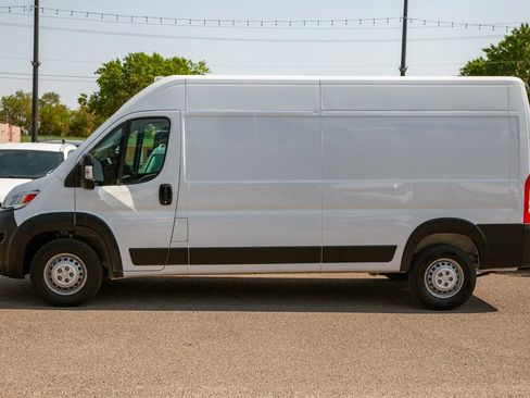 Used 2025 RAM ProMaster 2500 w/ Convenience Group FWD image 7