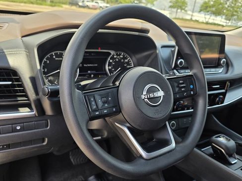 Used 2023 Nissan Rogue SV AWD/4WD image 11