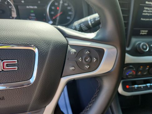 Used 2023 GMC Acadia SLT image 30