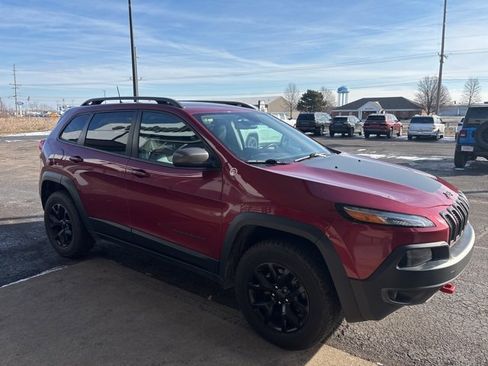 Used 2016 Jeep Cherokee Trailhawk image 7