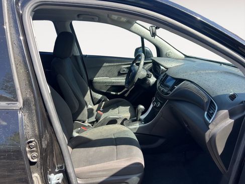 Used 2021 Chevrolet Trax LS FWD image 15