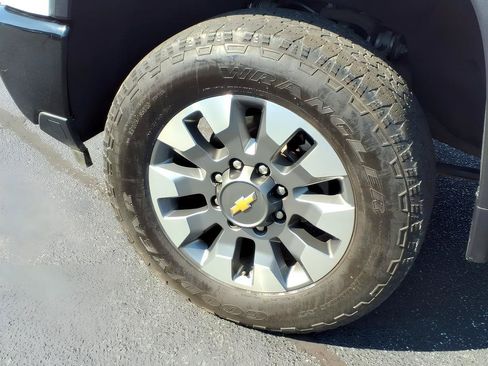 Used 2024 Chevrolet Silverado 2500 Custom w/ Custom Value Package AWD/4WD image 9