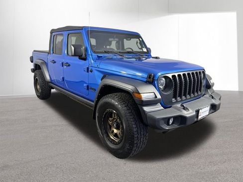 Used 2022 Jeep Gladiator Sport w/ Trailer Tow Package AWD/4WD image 3