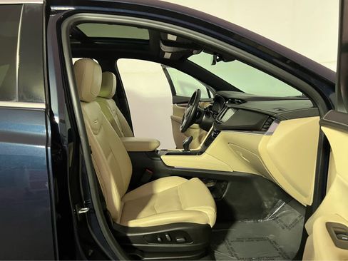 Used 2017 Cadillac XT5 Luxury w/ Driver Awareness Package AWD/4WD image 29