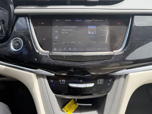 Used 2024 Cadillac XT6 Premium Luxury w/ LPO, Floor Liner Package AWD/4WD image 5