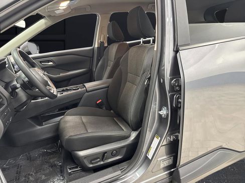 Used 2024 Nissan Rogue SV image 4