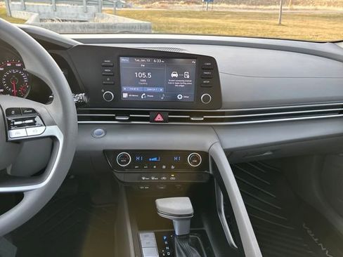 Used 2023 Hyundai Elantra SEL w/ Cargo Package image 18